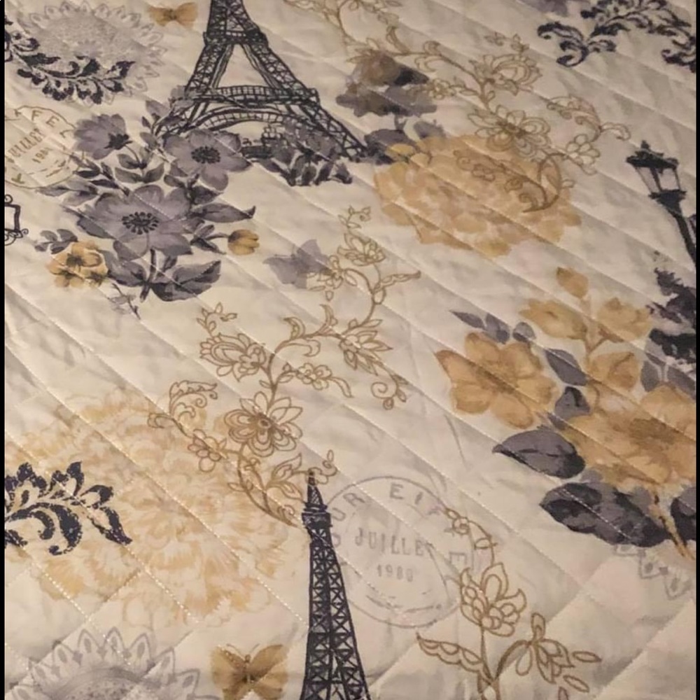 Full/Queen reversible comforter